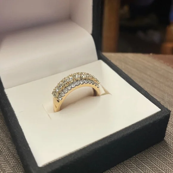 18K Yellow Gold Natural Yellow and White Diamond Band Ring 2.05 ctw